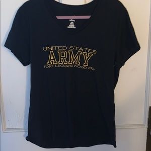 ⭐️⭐️U.S Army v-neck shirt